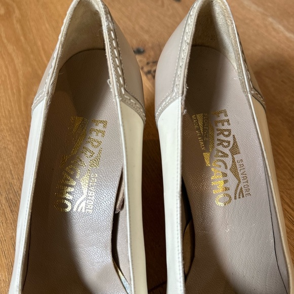 Salvatore Ferragamo Women's Cream and Tan Leather Pumps - Picture 4 of 8